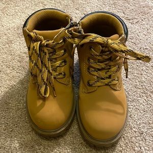 Boys Eddie Bauer work boots